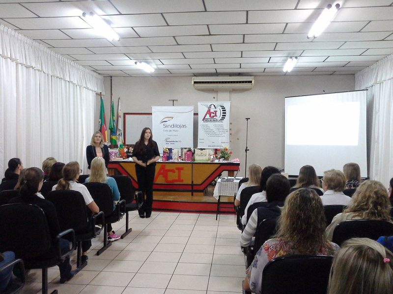CAFÉ DA MANHÃ COM EMPRESÁRIAS OCORREU ONTEM